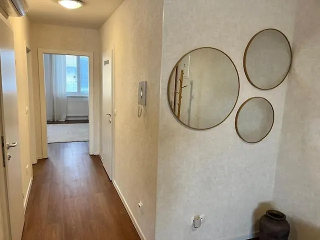 Revon Central-urban Apartment, Balcony & Free Parking Appartement *